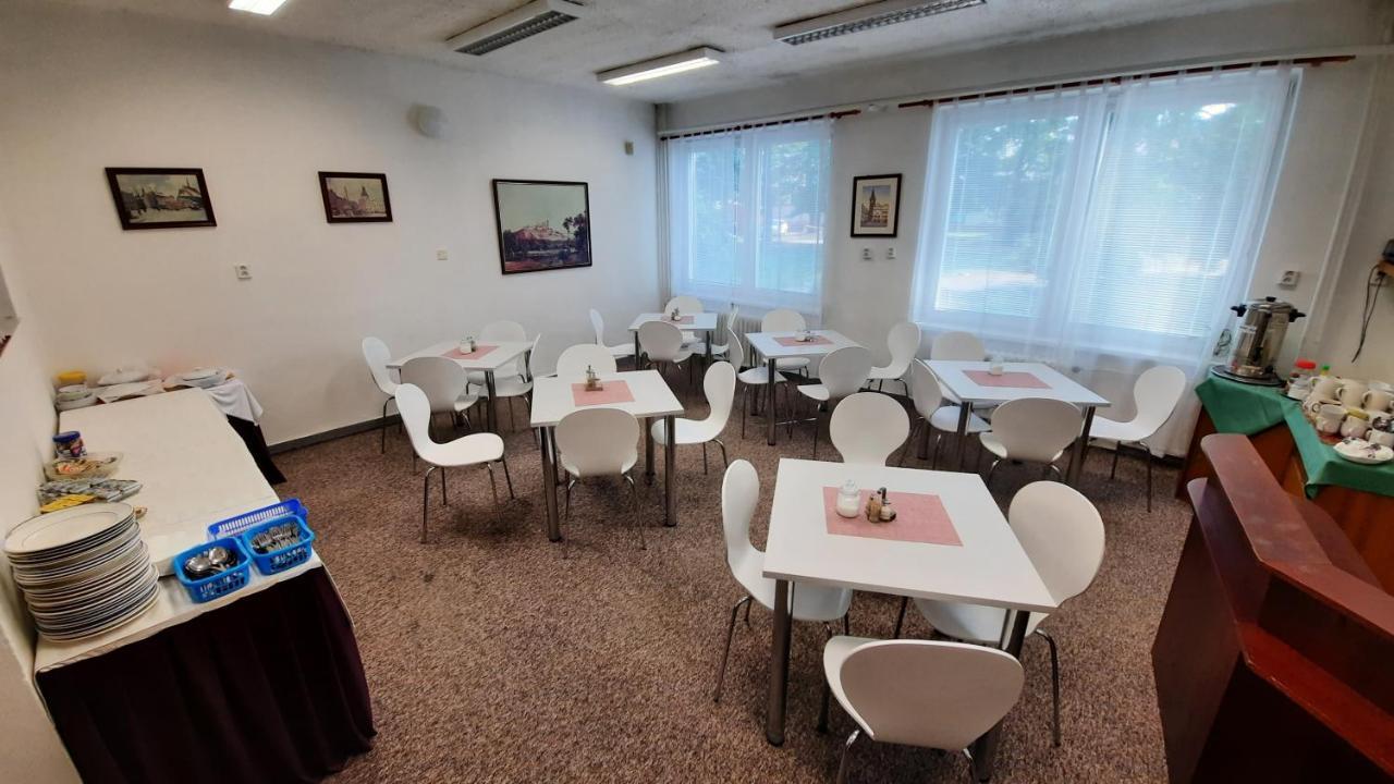 Hotel Kristl Pardubice Luaran gambar